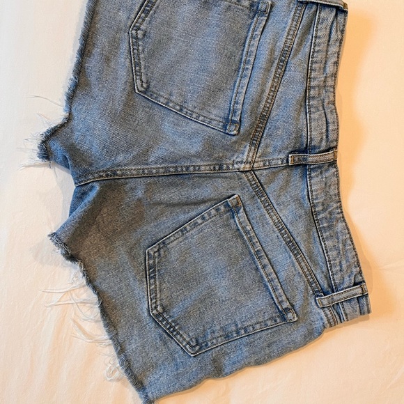 Old Navy Women's Light Blue Denim Shorts - Picture 2 of 3